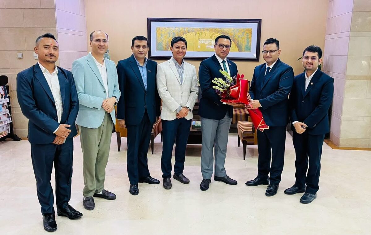 दिल्ली पुगे अर्थमन्त्री वाग्ले, पुनर्निर्माण र आर्थिक सहकार्यमा छलफल हुने