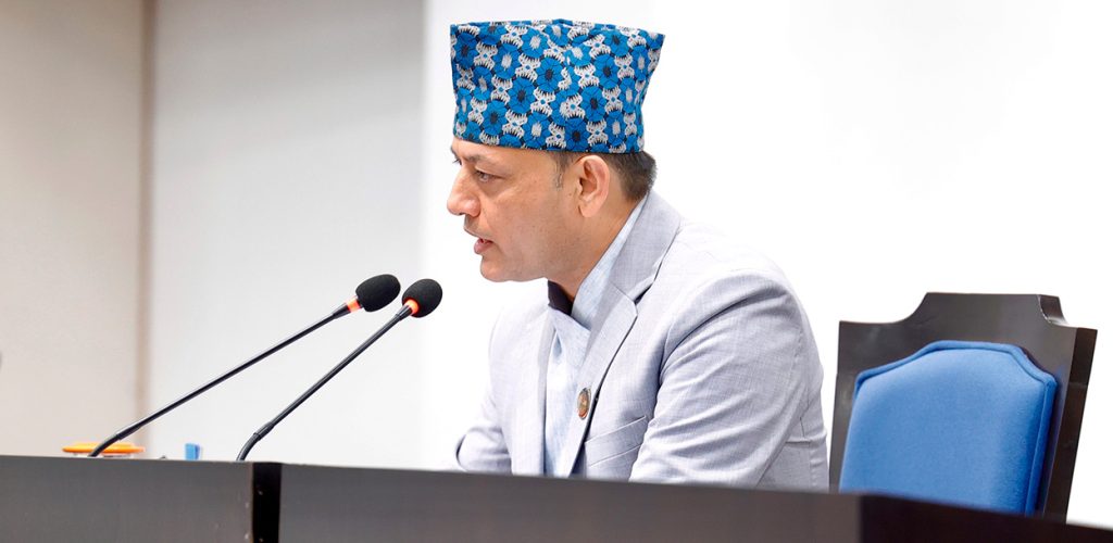 सभामुखले सचेत गराउँदै भनेः नियमावली सम्झाउँदै मोबाइल प्रयोग नगराैं