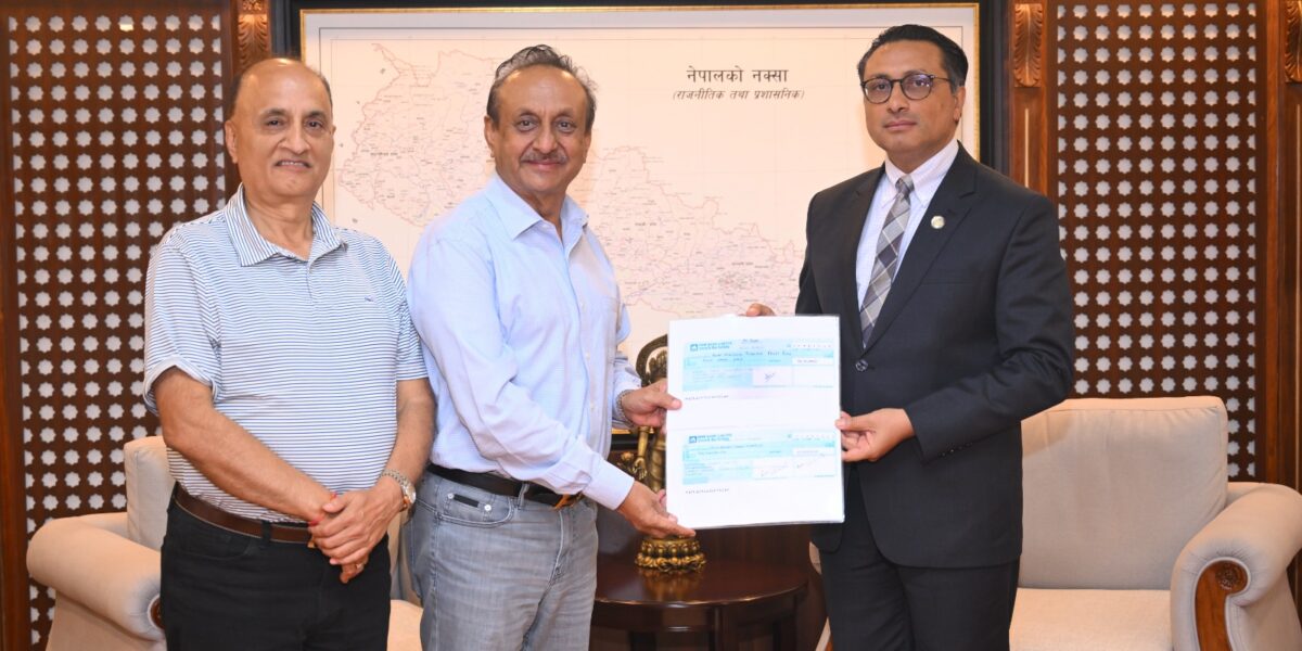 भोटेकोशी बाढीपीडितका लागि रिद्धिसिद्धि सिमेन्ट र सौर्य सिमेन्टद्वारा १ करोड १ लाख सहयोग