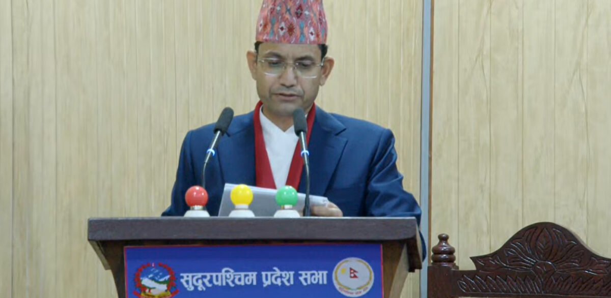 सुदूरपश्चिम सरकारले बल्ल ल्यायो बजेट, प्रदेश सभामा प्रस्तुत