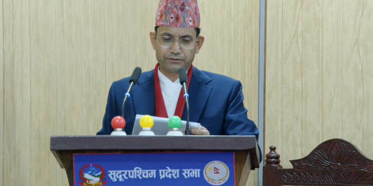 सुदूरपश्चिम सरकारले बल्ल ल्यायो बजेट, प्रदेश सभामा प्रस्तुत