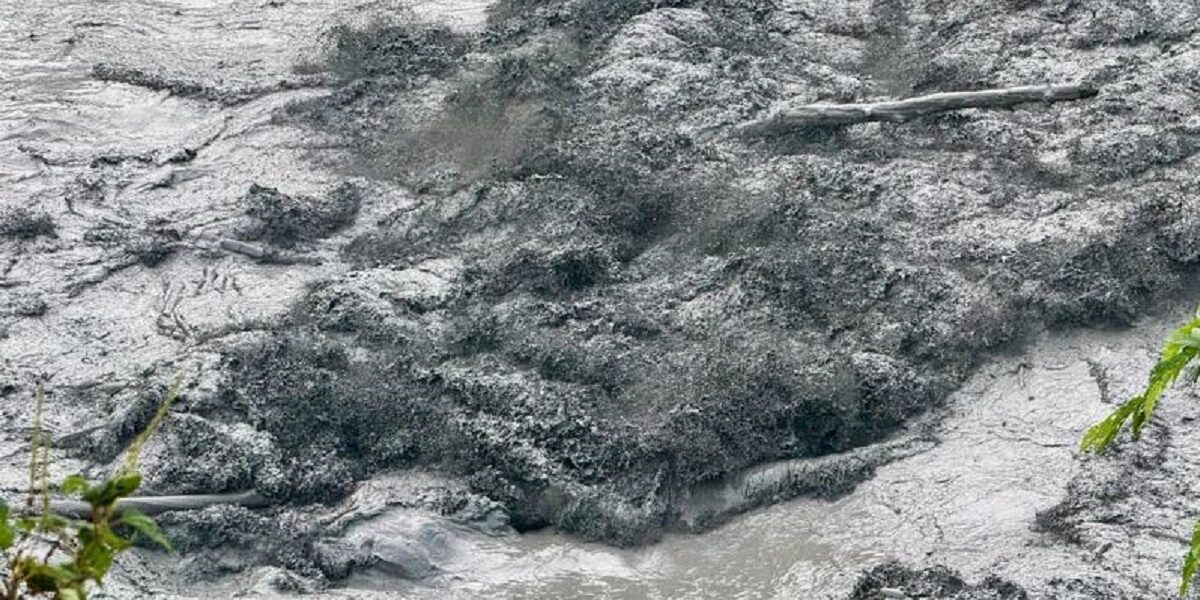 सिरिङ्गे हिमालको करिब १ किलोमिटर क्षेत्रमा पहिरो