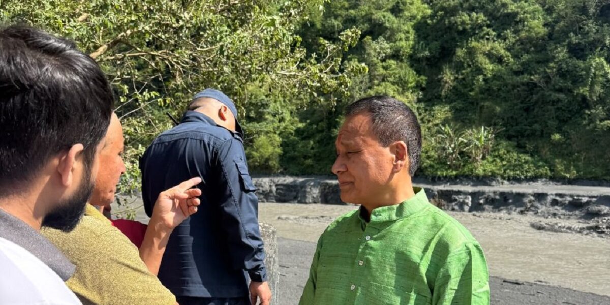 कुलमान पुगे आरुघाट, बाढी प्रभावित क्षेत्र निरीक्षण